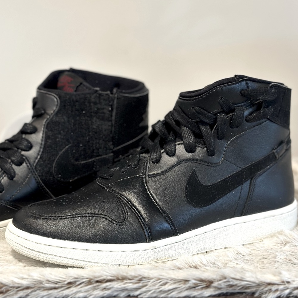 WMNS AIR JORDAN 1 REBEL XX 8.5